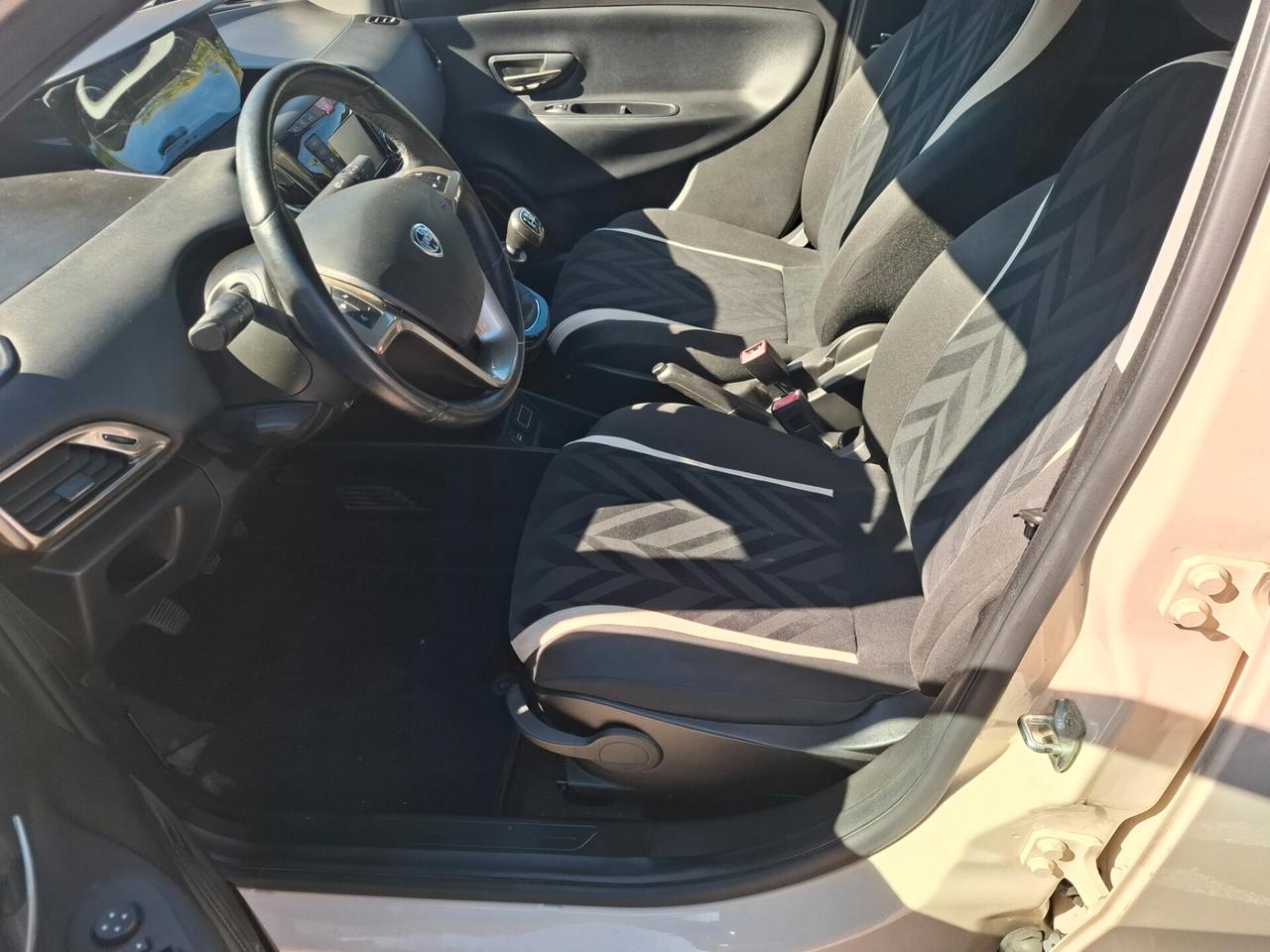 Lancia Ypsilon 1.2 69 CV 5 porte GPL Ecochic Silver