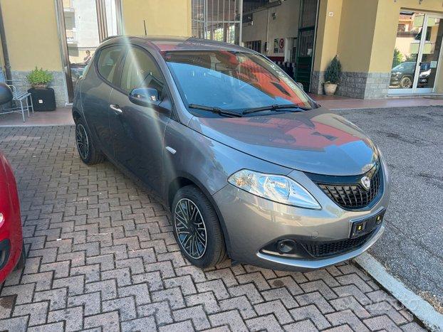 LANCIA YPSILON HYBRID GOLD