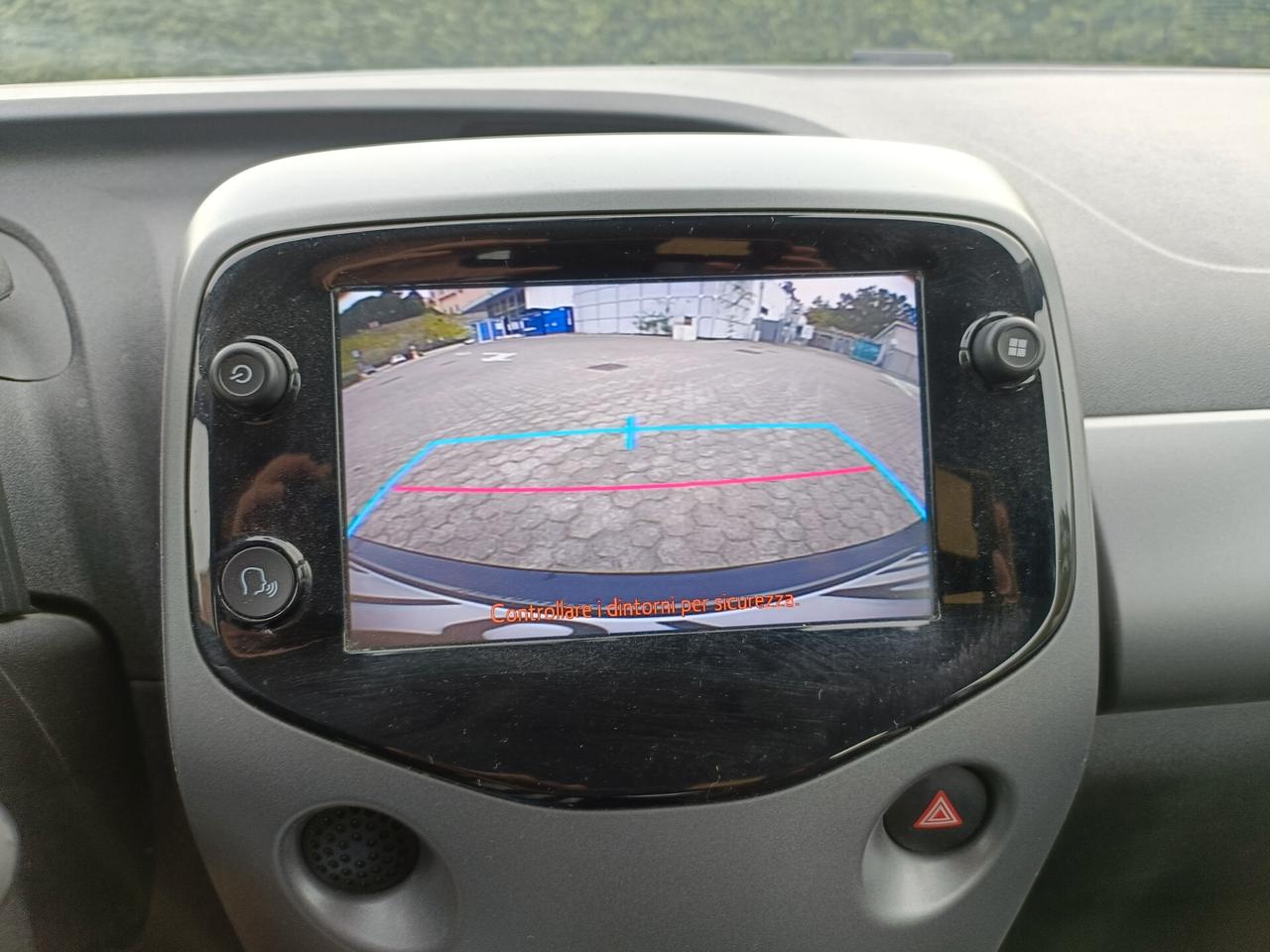 Toyota Aygo Connect 1.0 VVT-i 72 CV 5 porte x-clusiv
