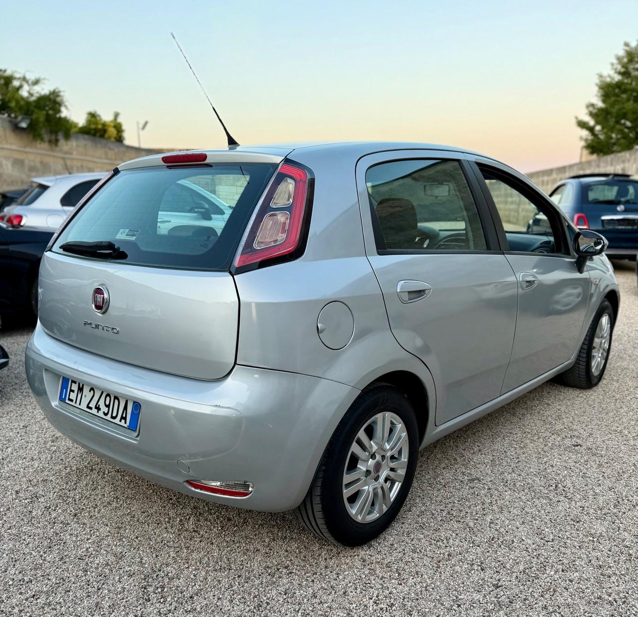 Fiat Punto 1.3 MJT II 75 CV 5 porte navigatore bluetooth