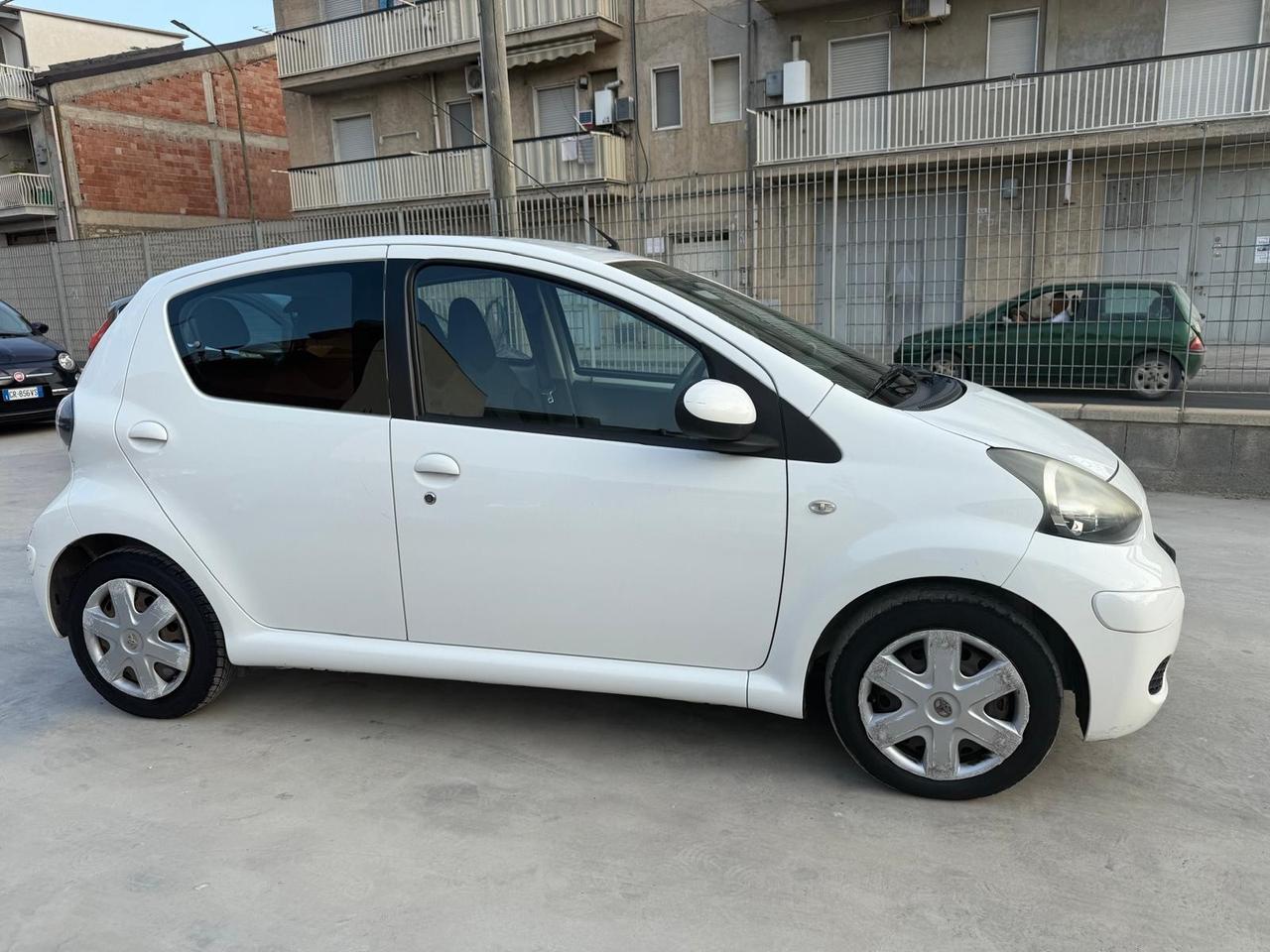 Toyota Aygo 1.0 12V VVT-i 5 porte Deep Ocean Connect MMT