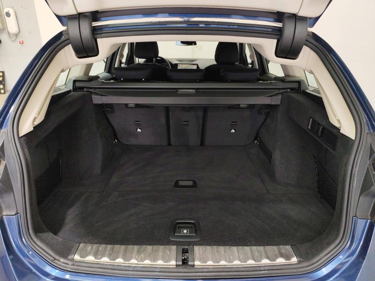 BMW Serie 3 318d Touring 48V Business Advantage