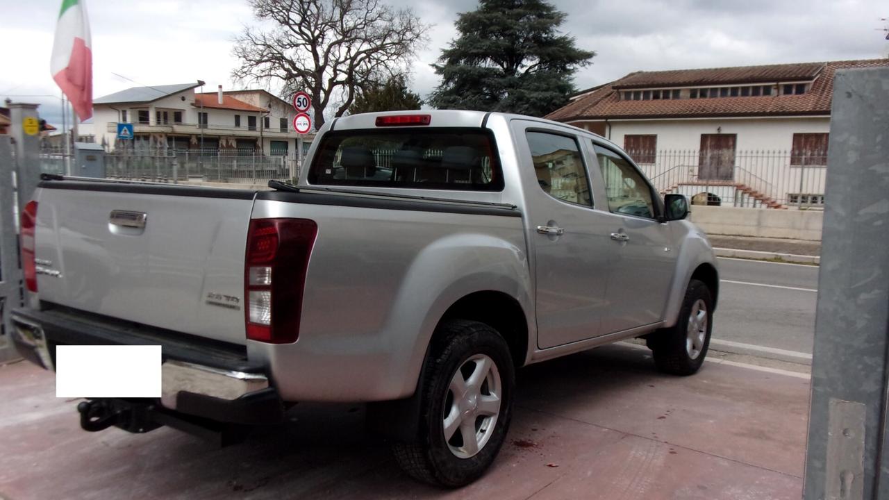 Isuzu D-Max 2.5 Space Cab Solar A/T 4WD