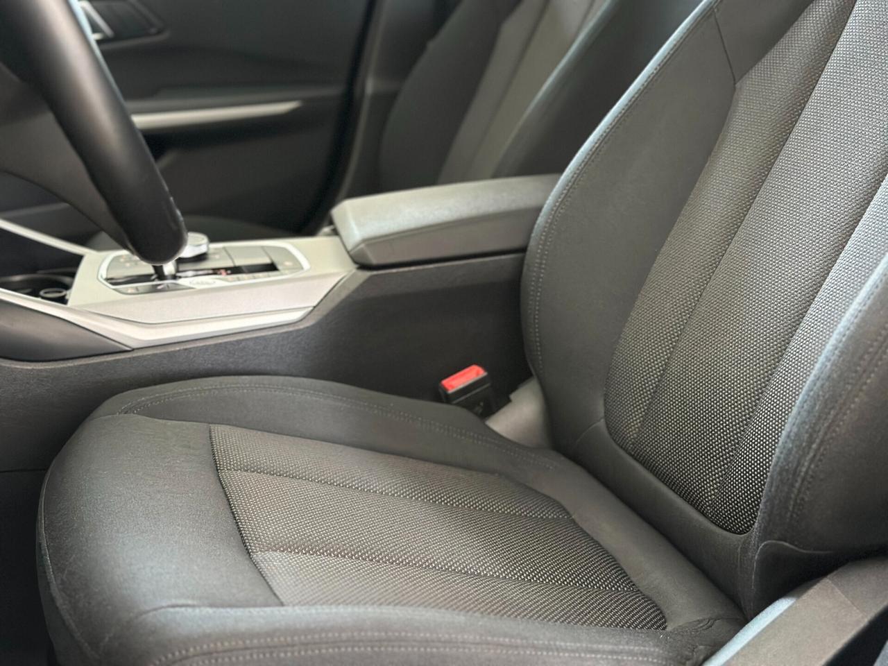 BMW 318d Touring MHEV Business Advantage auto