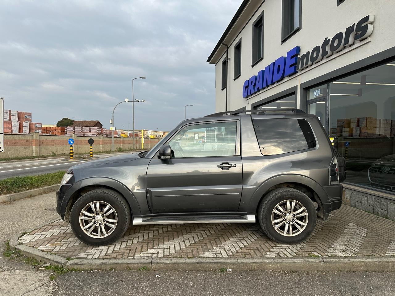 Mitsubishi Pajero 3.2 DI-D 16V aut. 3p. Instyle GANCIO TRAINO