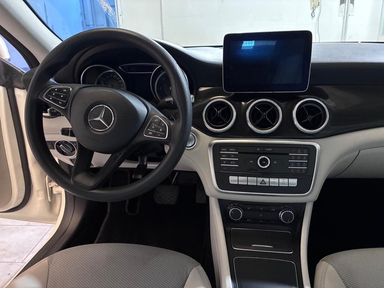 Mercedes-benz CLA 180 d Business