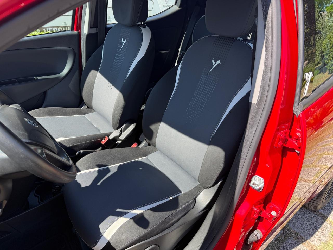 Lancia Ypsilon 1.2 69CV Silver-2015"IMPECCABILE"