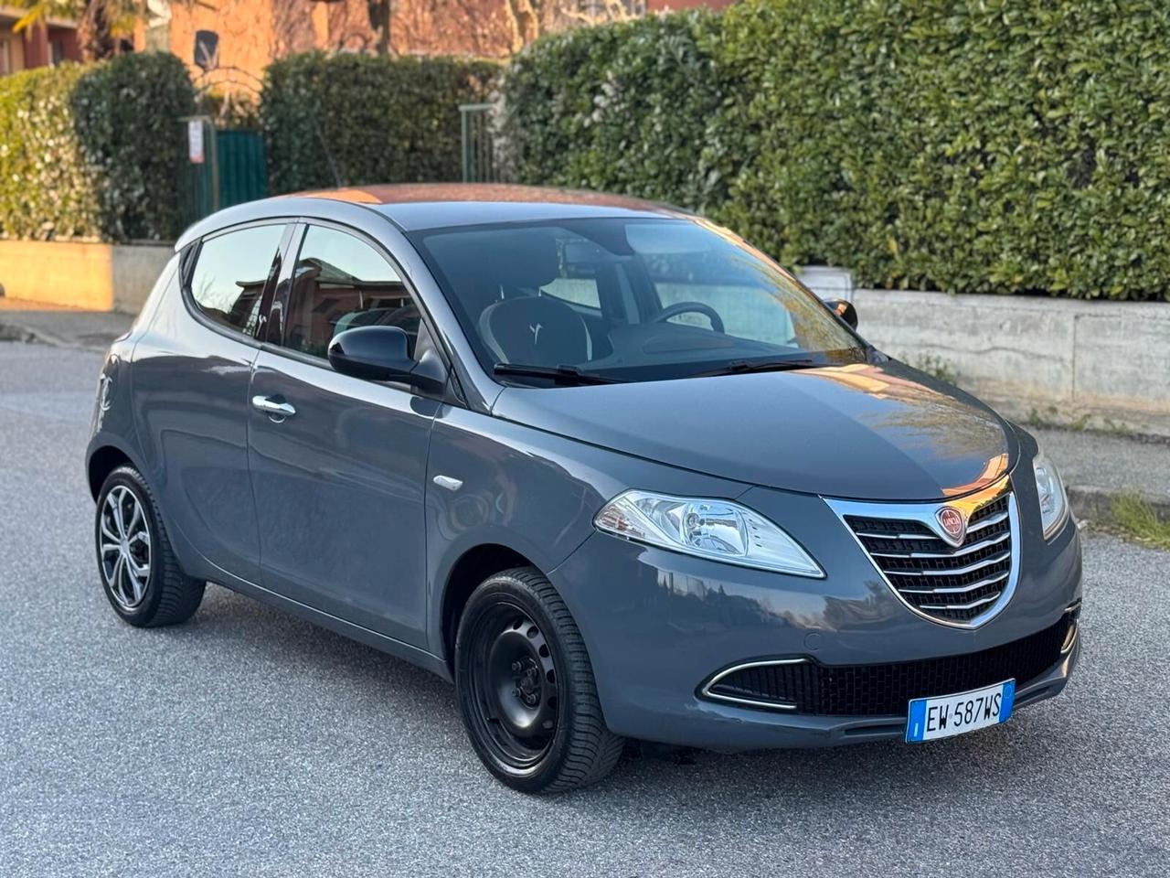Lancia Ypsilon 1.2 69 CV 5 porte S&S Platinum