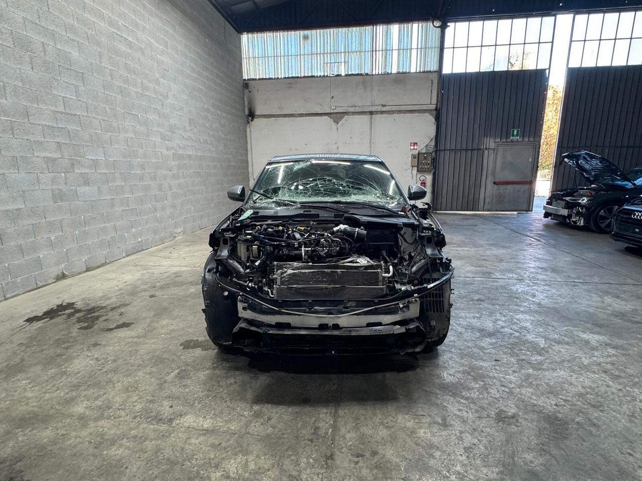 Jaguar E-Pace 2.0d i4 mhev R-Dynamic awd 163cv auto INCIDENTATA