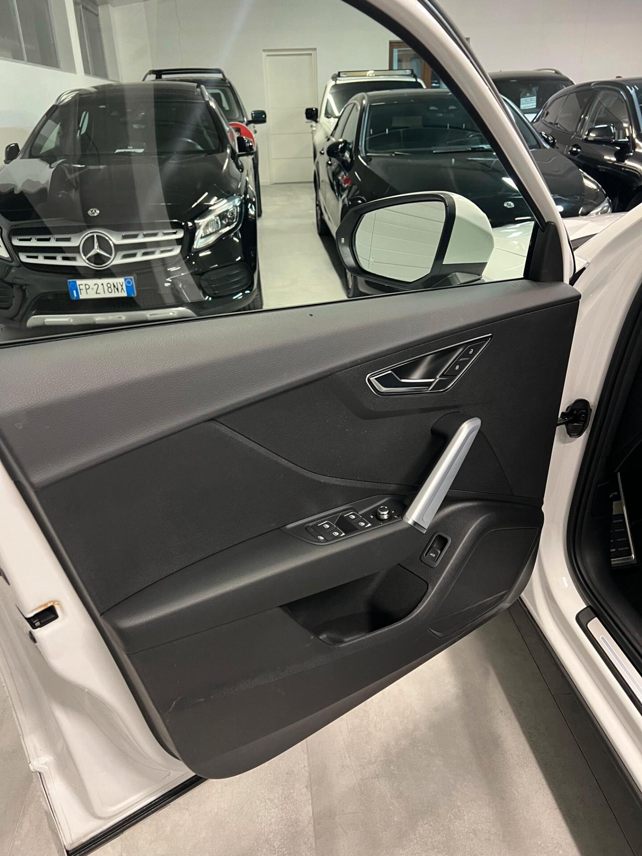 Audi Q2 SQ2 TFSI quattro S tronic sport attitude