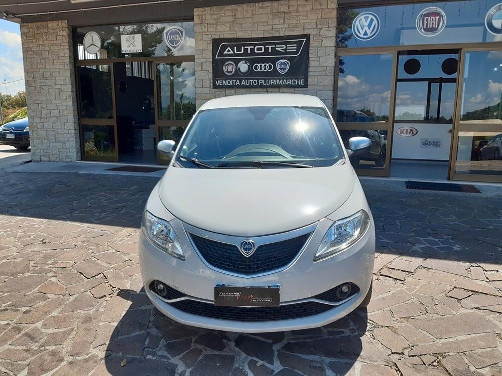 Lancia Ypsilon 0.9 TwinAir 85 CV 5 porte Metano Ecochic PLATINUM