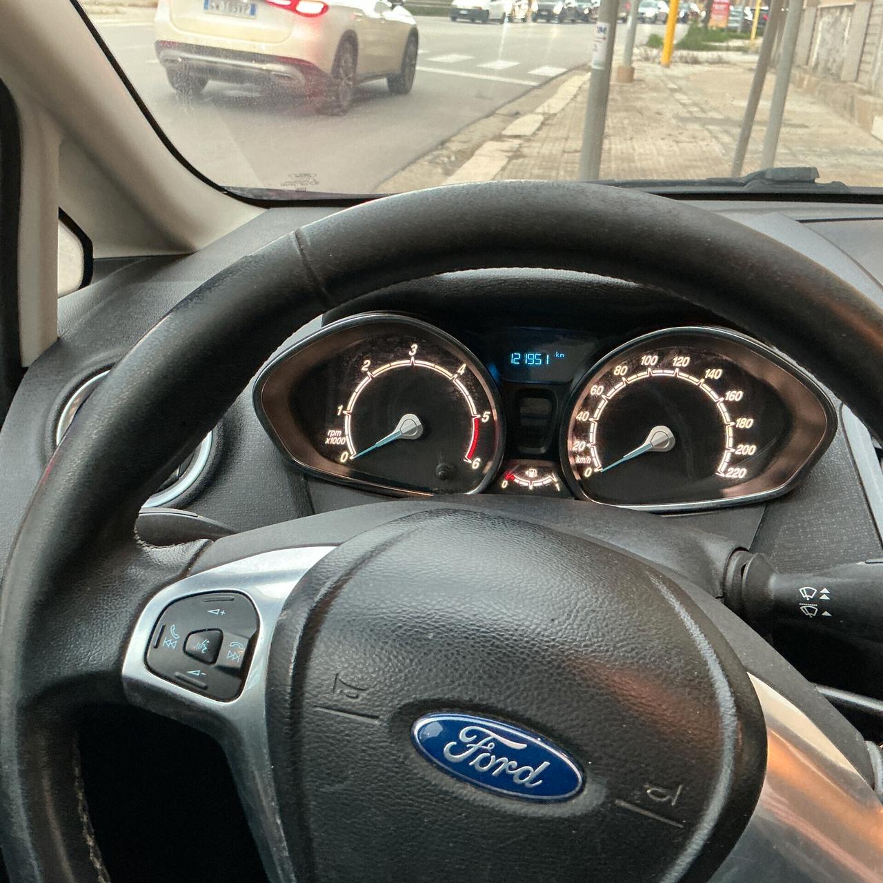 Ford Fiesta 1.5 TDCi 75CV 5 porte Titanium