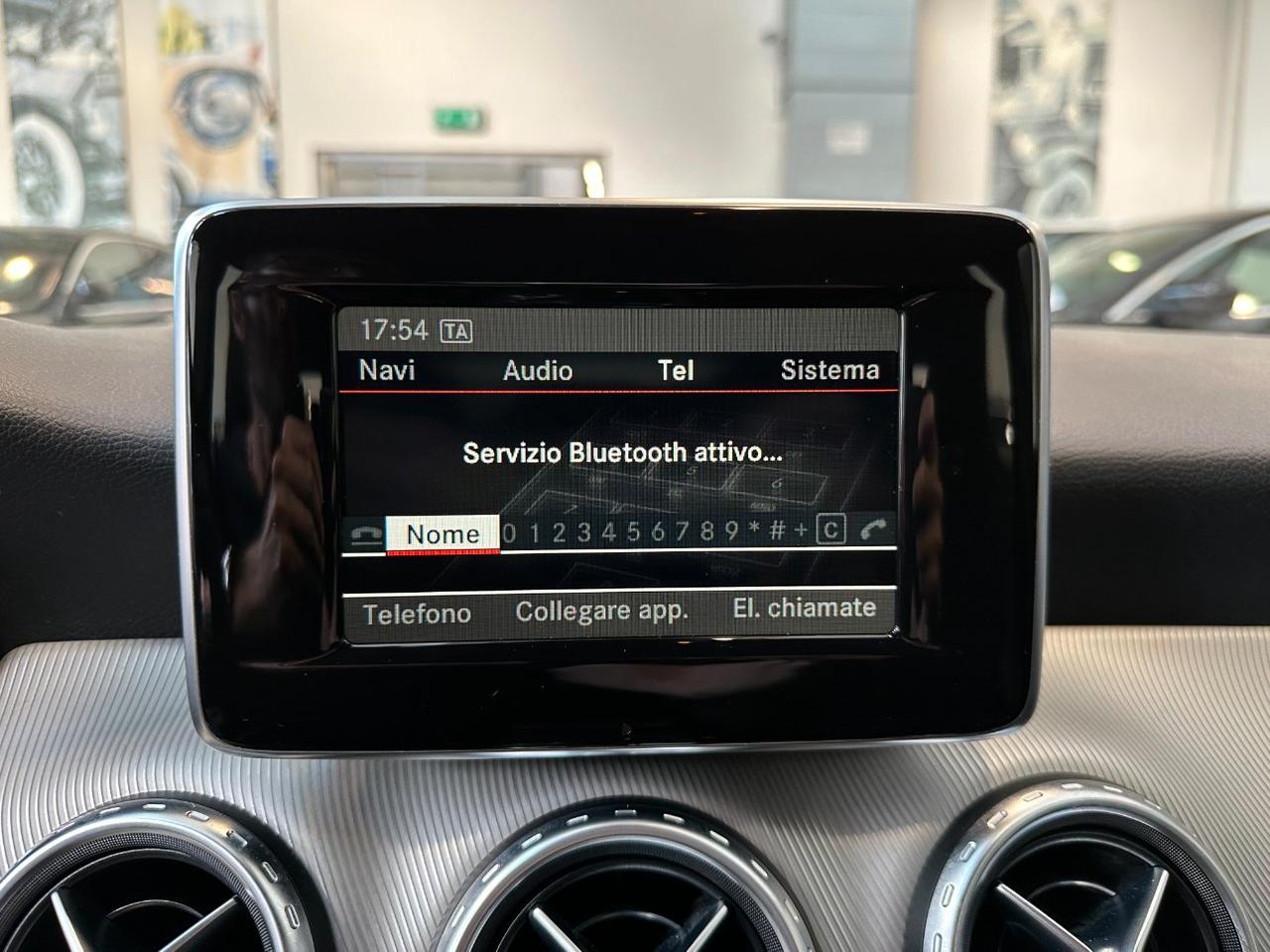 Mercedes GLA 200 Sport - Xeno - 18" - Navi - Sensori park