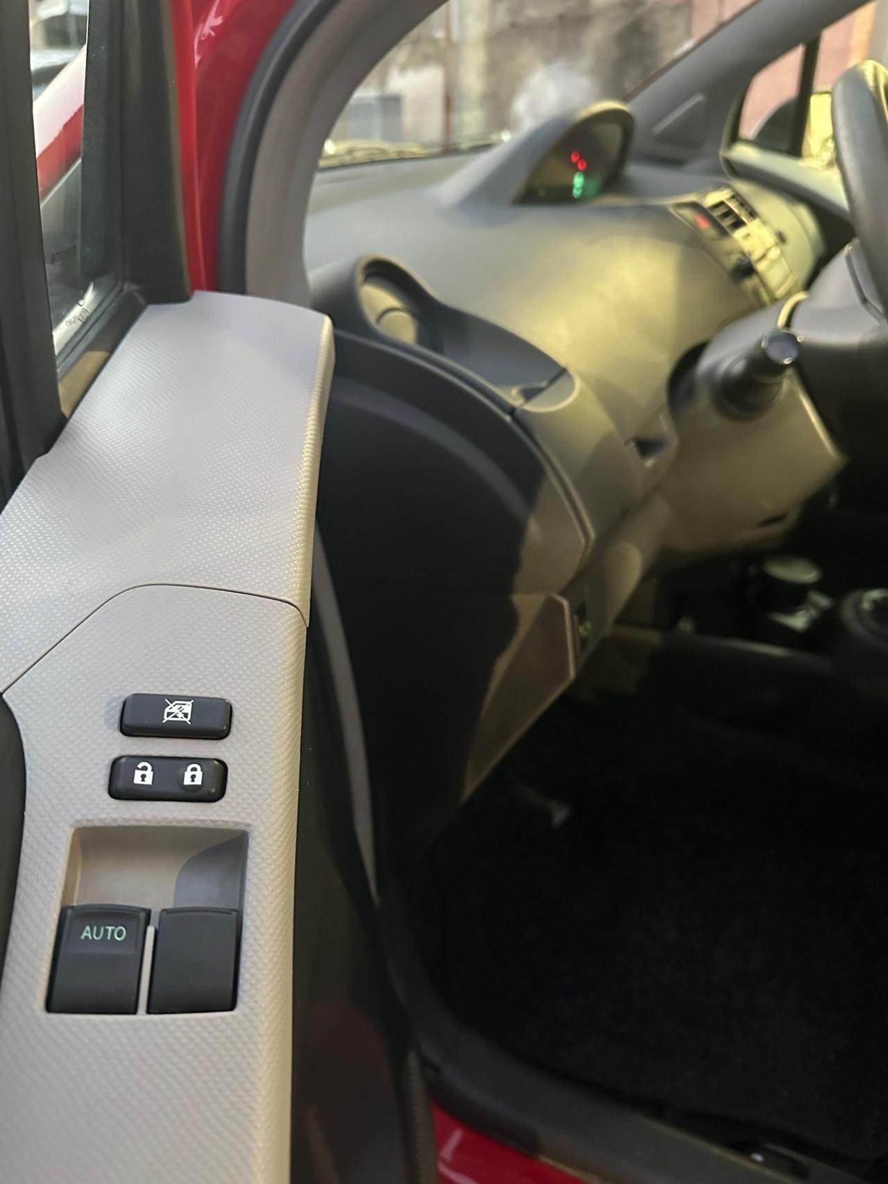 Toyota Yaris 1.0 5 porte Now