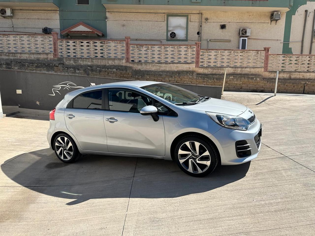 Kia Rio 1.1 CRDi 5p. Cool Adatta a Neopatentati