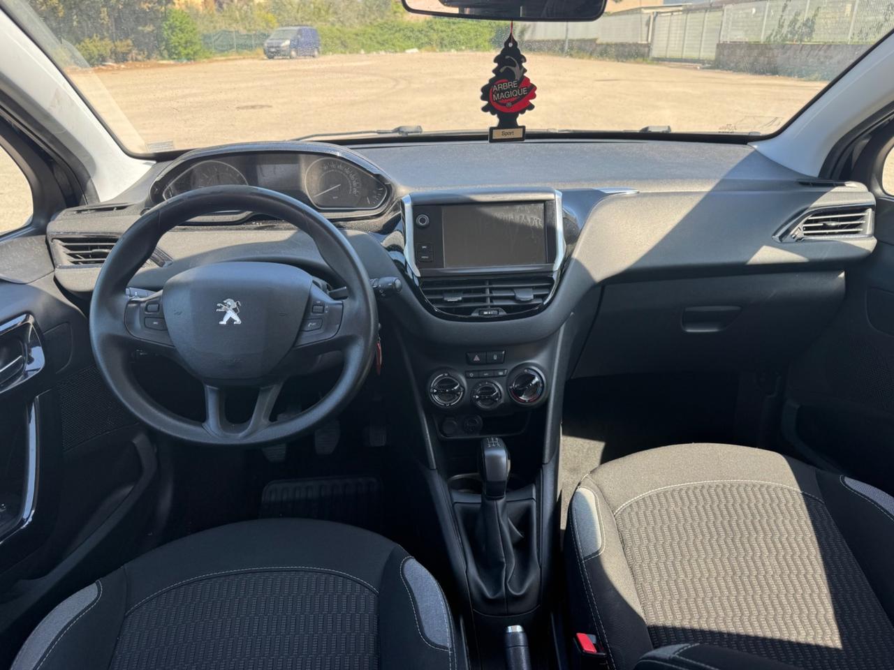 Peugeot 208 benzina anche per neopatentati