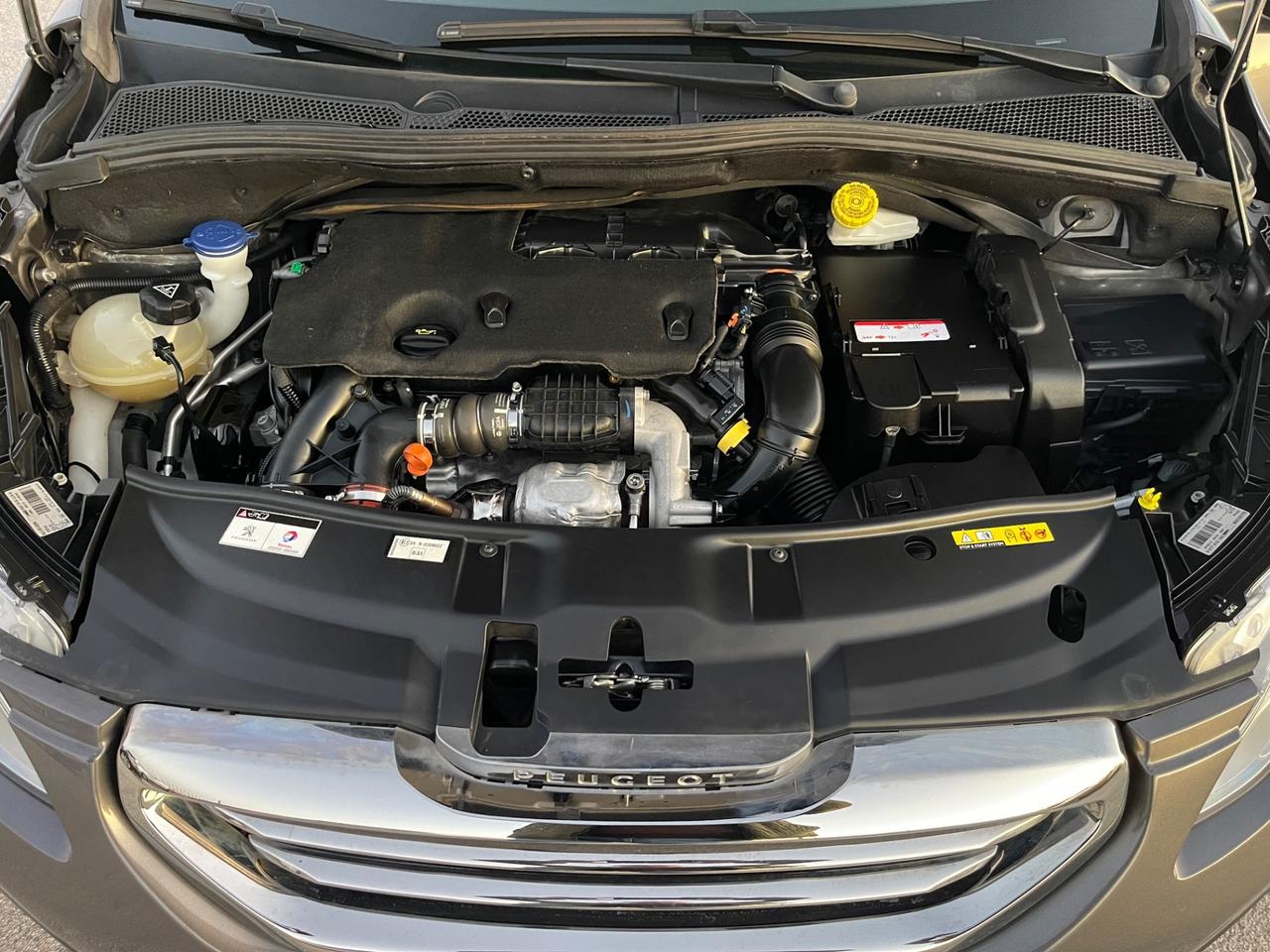 PEUGEOT 2008 1.6 HDI FULL LED ALLURE PARI AL NUOVO