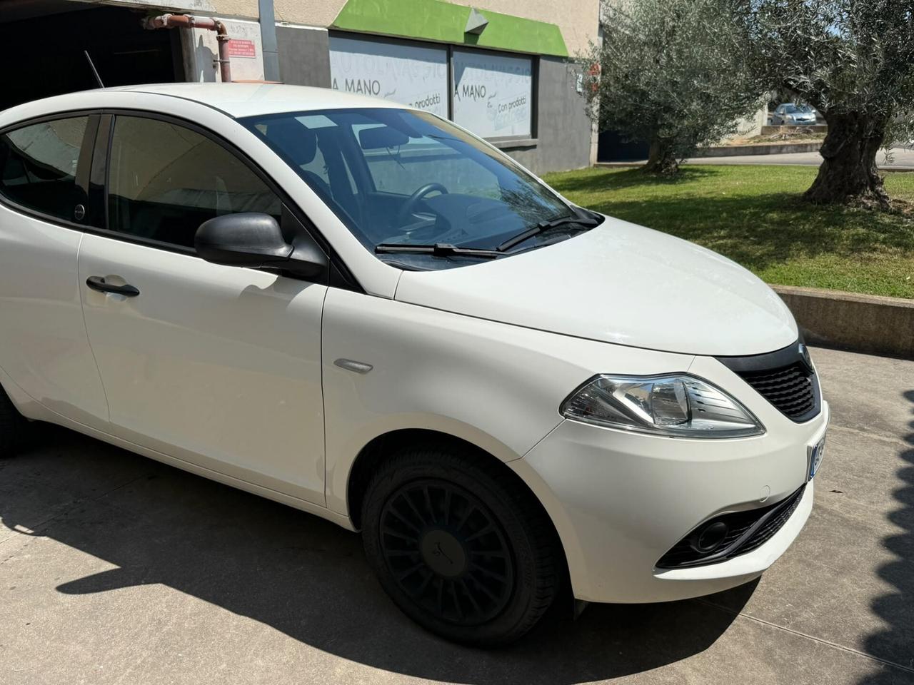 Lancia Ypsilon 1.0 FireFly Hybrid Ecochic Silver