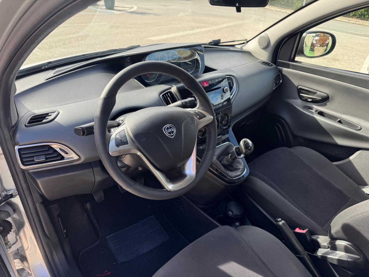 Lancia Ypsilon 1.2 69 CV 5 porte Gold