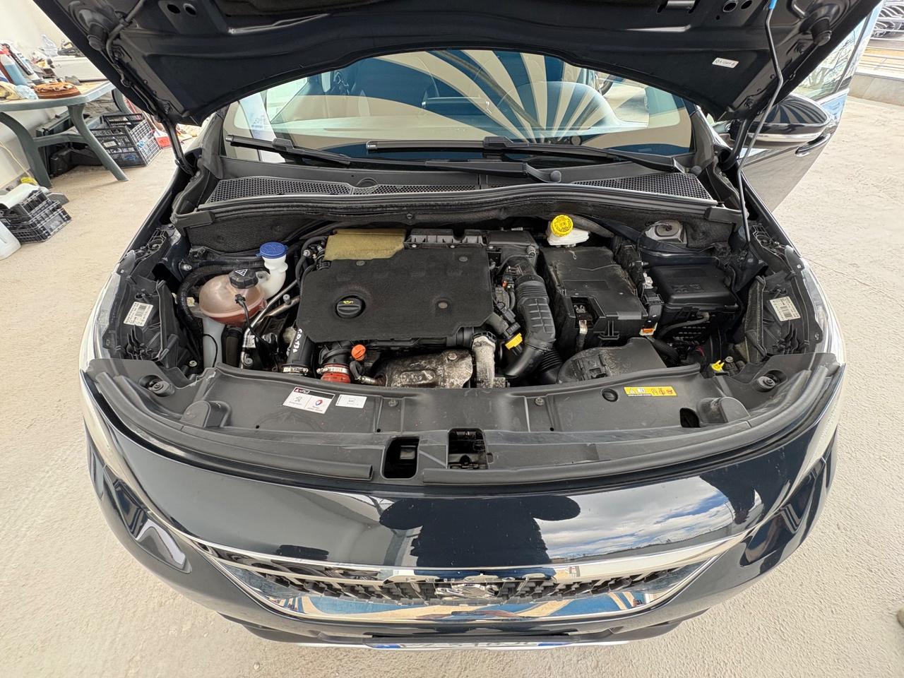 Peugeot 2008 BlueHDi 120 EAT6 S&S Allure