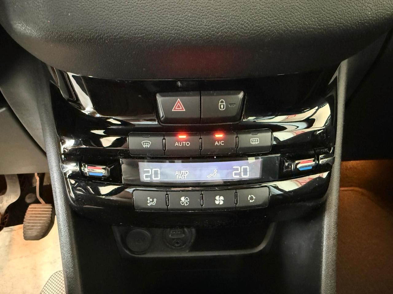 Peugeot 208 1.4 HDi 68 CV 5 porte Allure