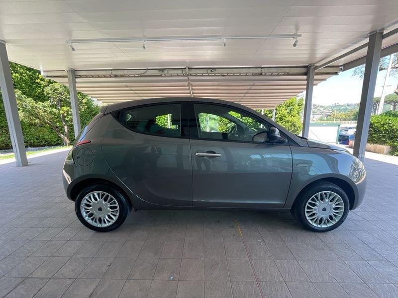 Lancia Ypsilon 1.0 FireFly 70cv S&S Hybrid SILVER