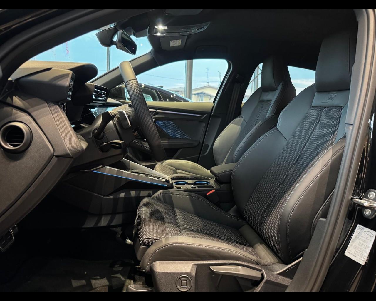 AUDI Audi A3 allstreet Identity Contrast TDI 110 kW S tronic