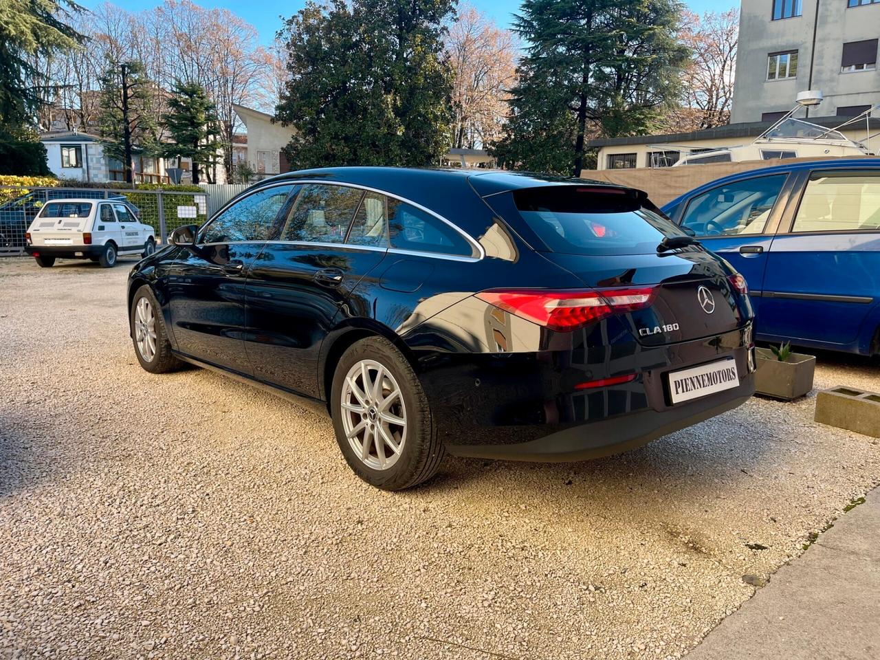 Mercedes-benz CLA 180 BENZINA Auto Shooting Brake NEOPATENTATI