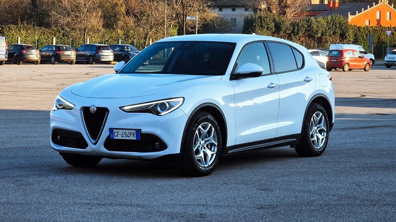 Alfa Romeo Stelvio 2.2 Turbodiesel 160 CV AT8 RWD