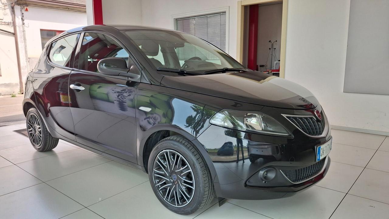 Lancia Ypsilon 1.0 FireFly 5 porte S&S Hybrid Gold