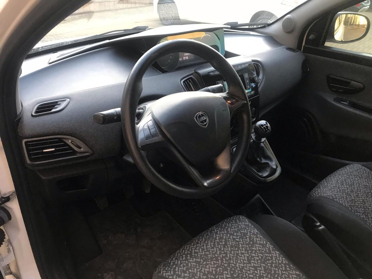 Lancia Ypsilon 1.2 69 CV 5 porte S&S Gold
