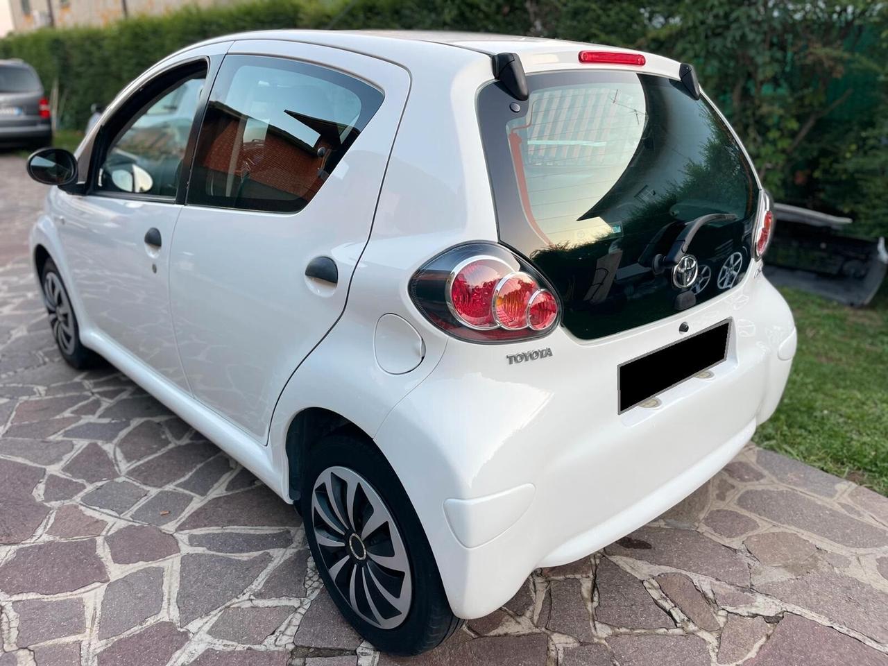 Toyota Aygo 1.0 12V VVT-i 5 porte Lounge Connect