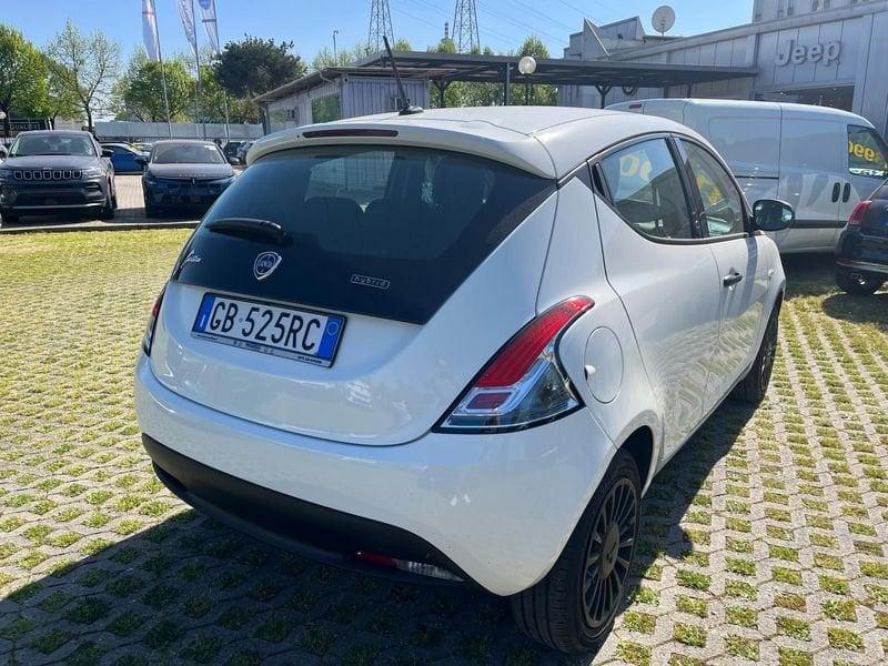 Lancia Ypsilon 1.0 FireFly 5 porte S&S Hybrid Silver