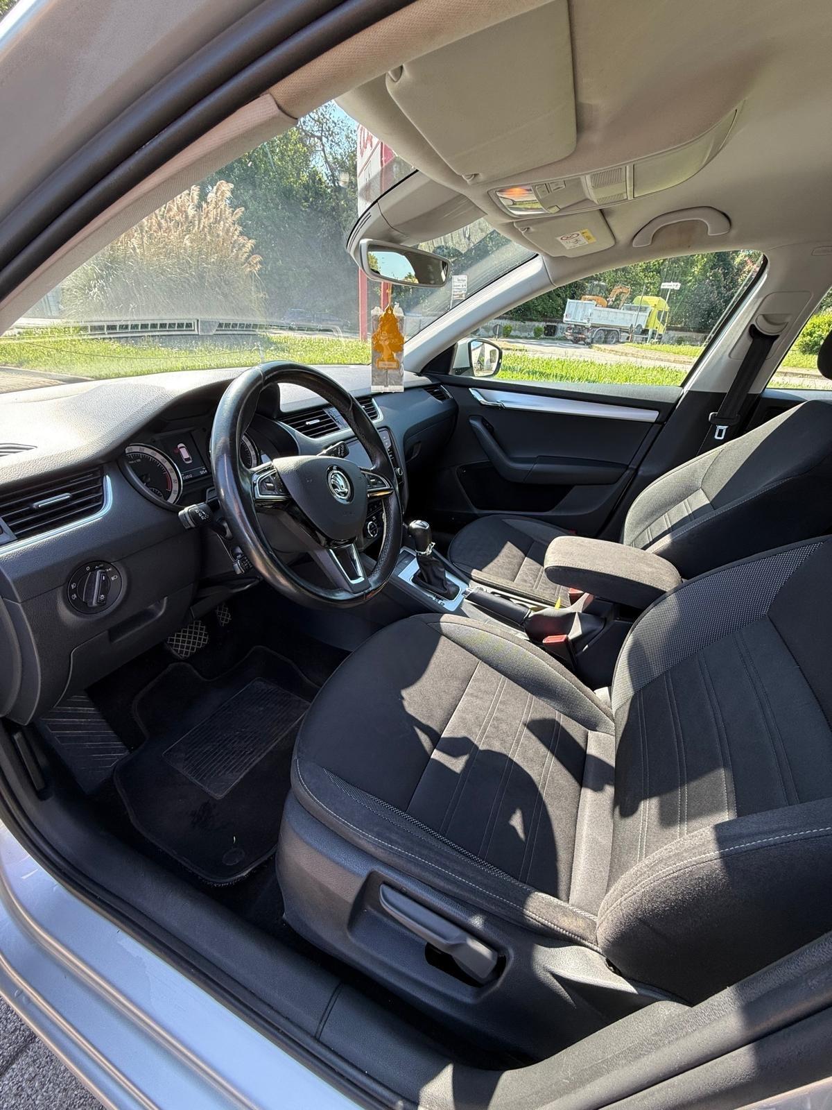 Skoda Octavia 1.6 TDI SCR 115 CV DSG Wagon Style