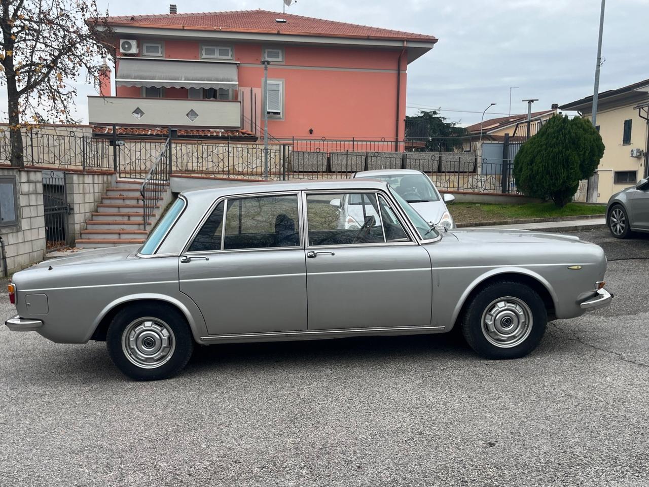 Lancia 2000 iniezione ( Flavia berlina )
