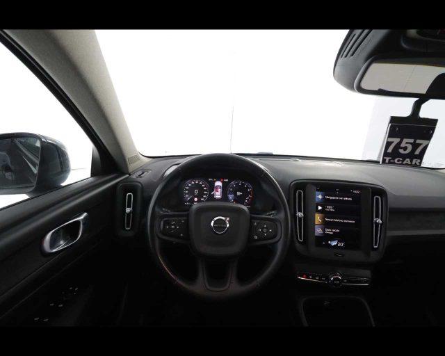 VOLVO XC40 T2 Momentum Core