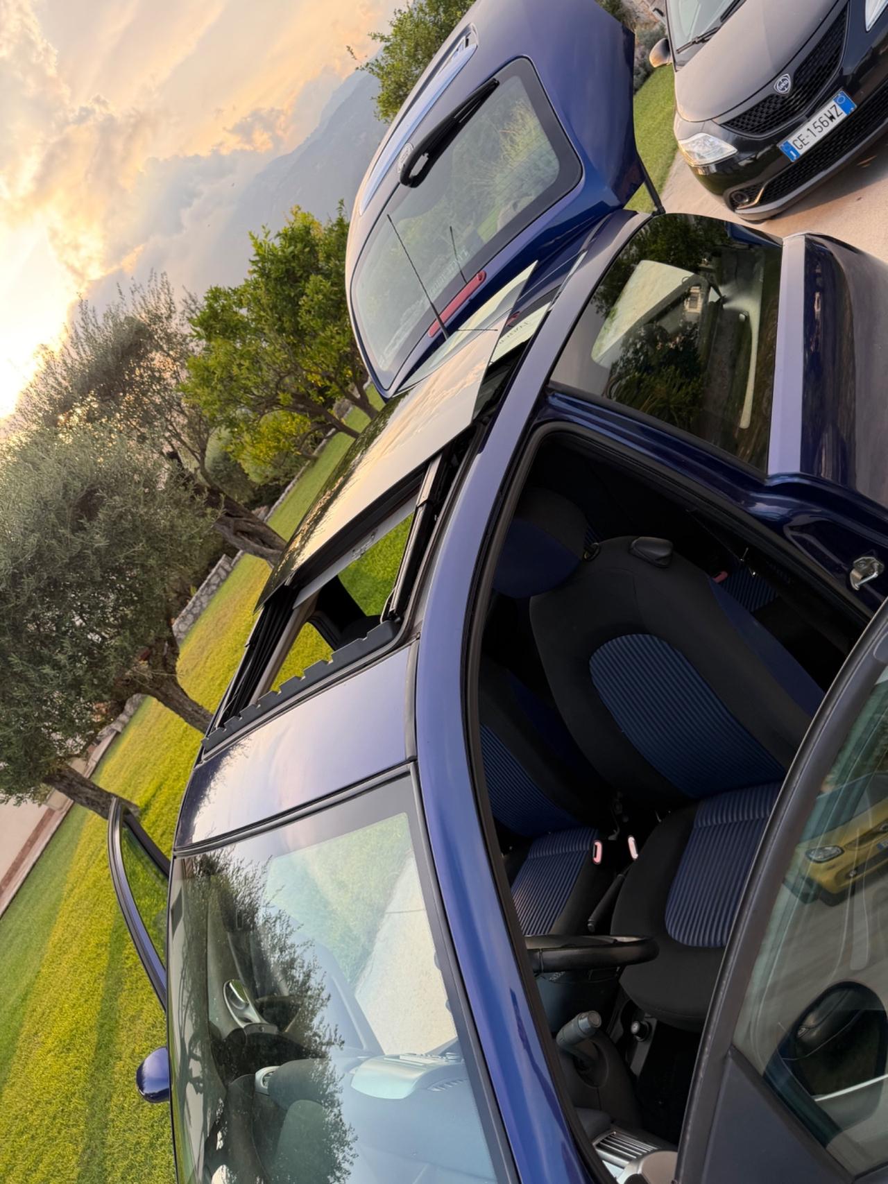 Lancia Ypsilon 1.4 16V Platino