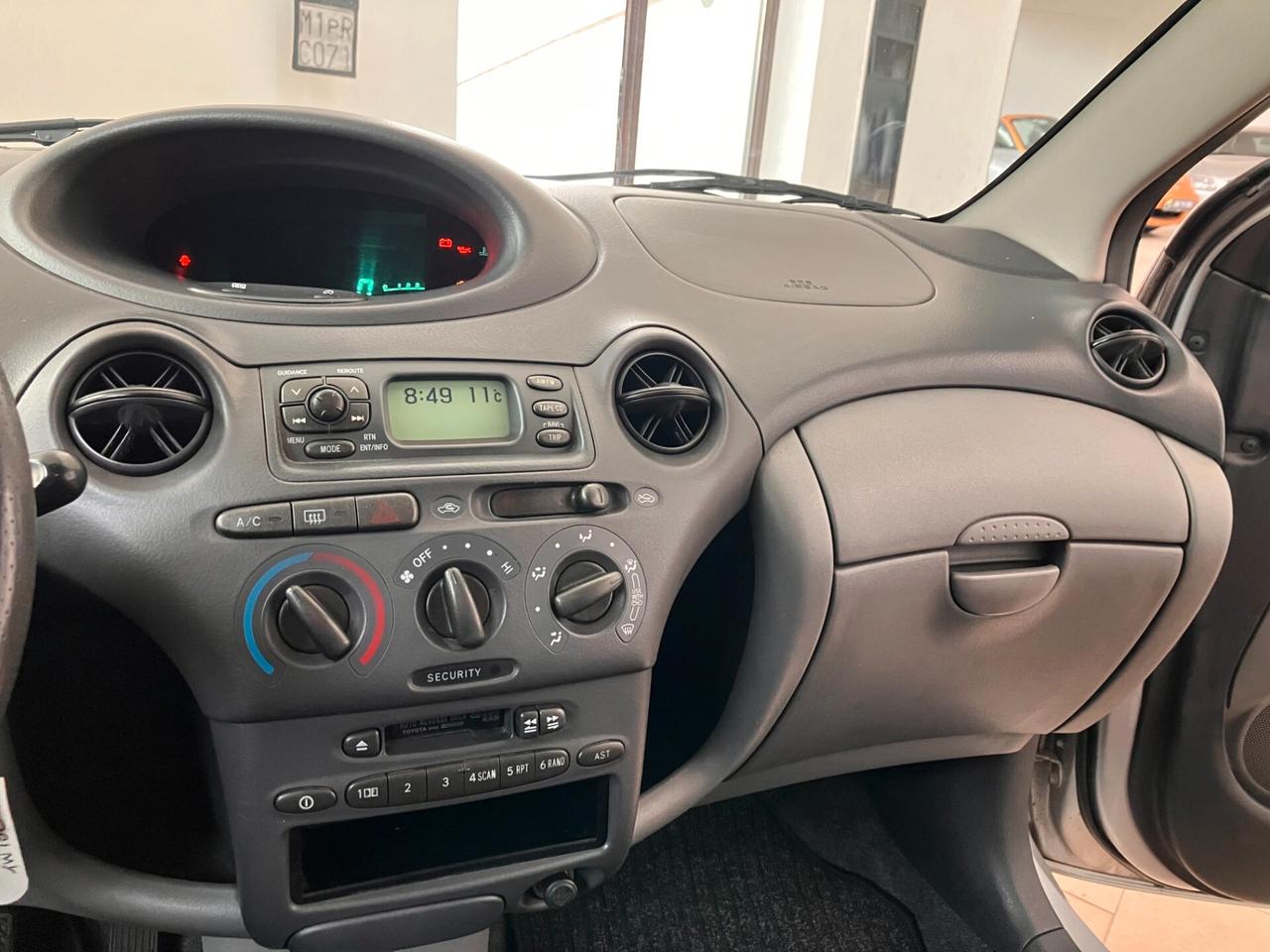 Toyota Yaris 1.3i 16V NEOPATENTATI
