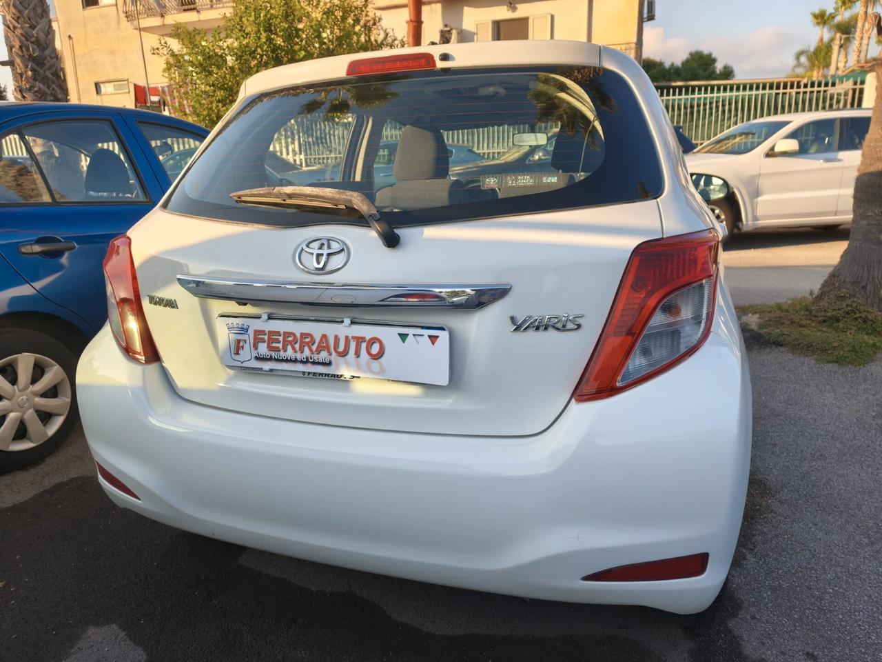 TOYOTA YARIS 1.0 LOUNGE +NAVI