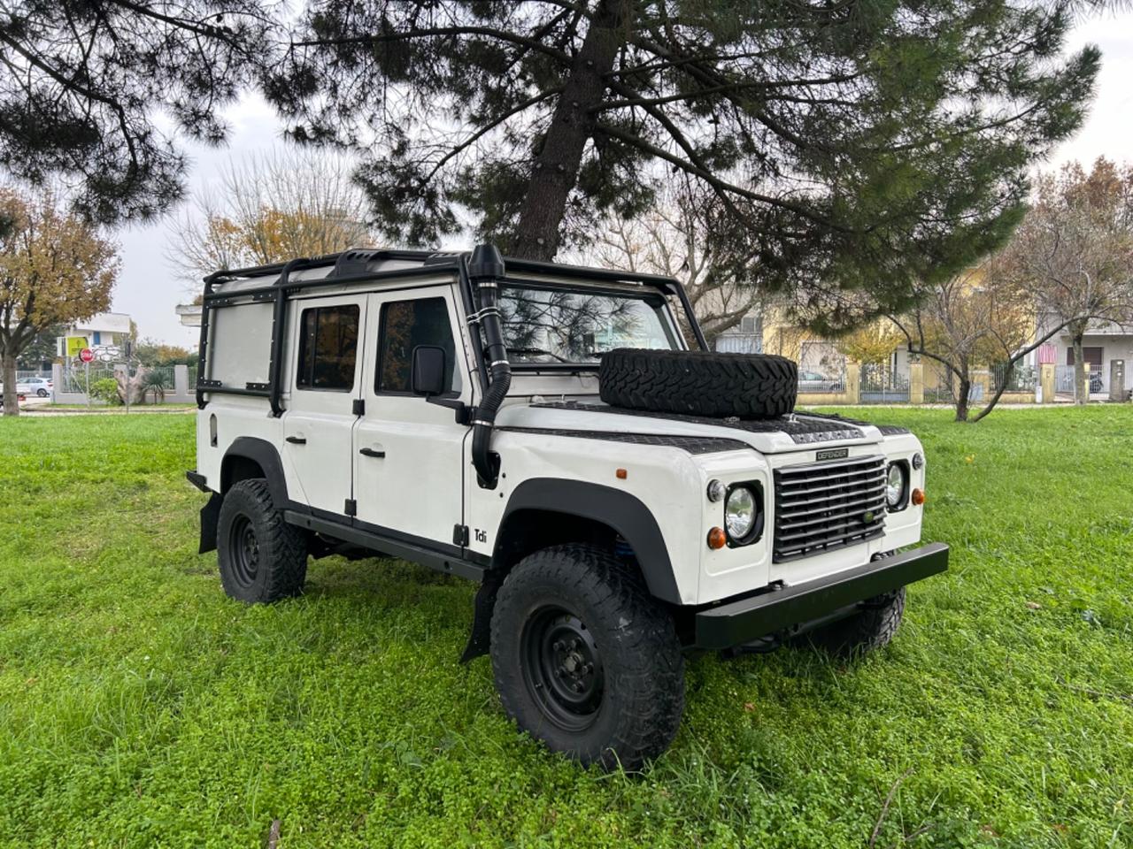 Land Rover Defender Safari