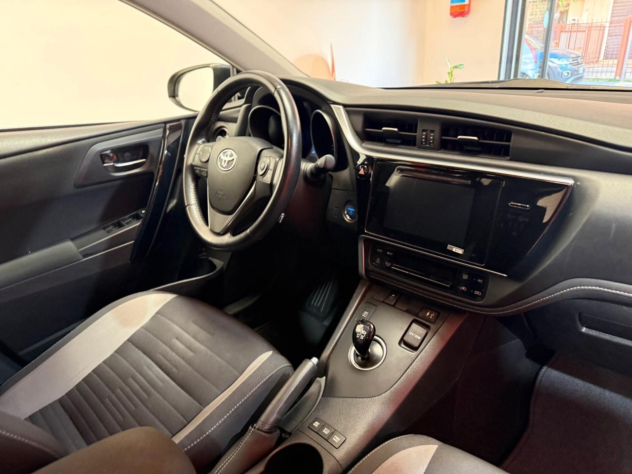 Toyota Auris 1.8 Hybrid Lounge