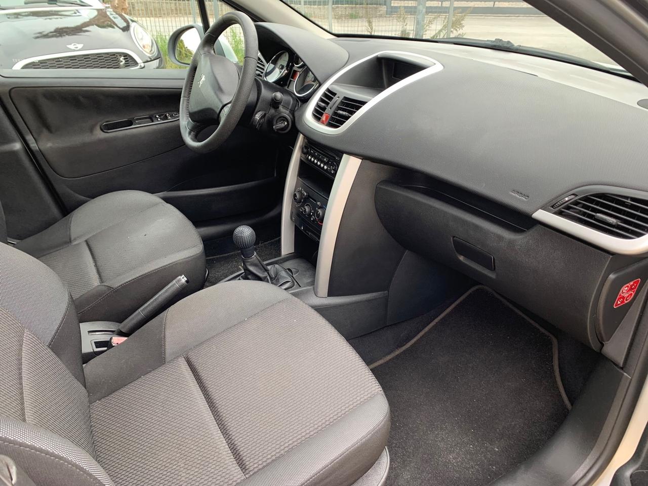 Peugeot 207 1.4 8V 75CV 5p. Sweet Years