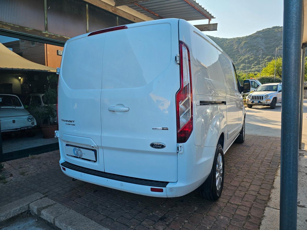 Ford Transit Custom 280 2.0 EcoBlue Hybrid 130 PC Titanium
