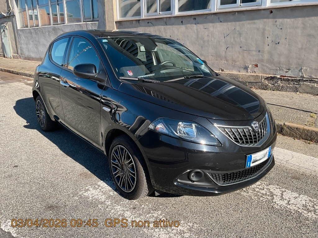 Lancia Ypsilon 1.0 FireFly 5 porte S&S Hybrid Silver