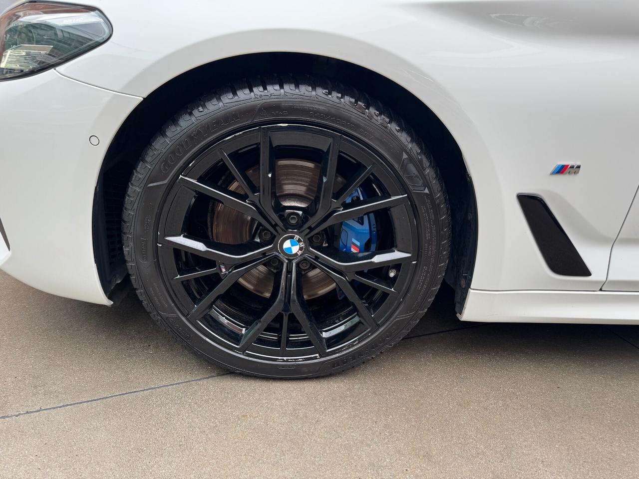 BMW 520 G31d Touring LCI mhev 48V xdrive Msport auto