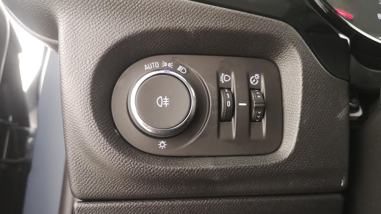 OPEL Nuova Corsa Edition Hybrid 110CV DTC6