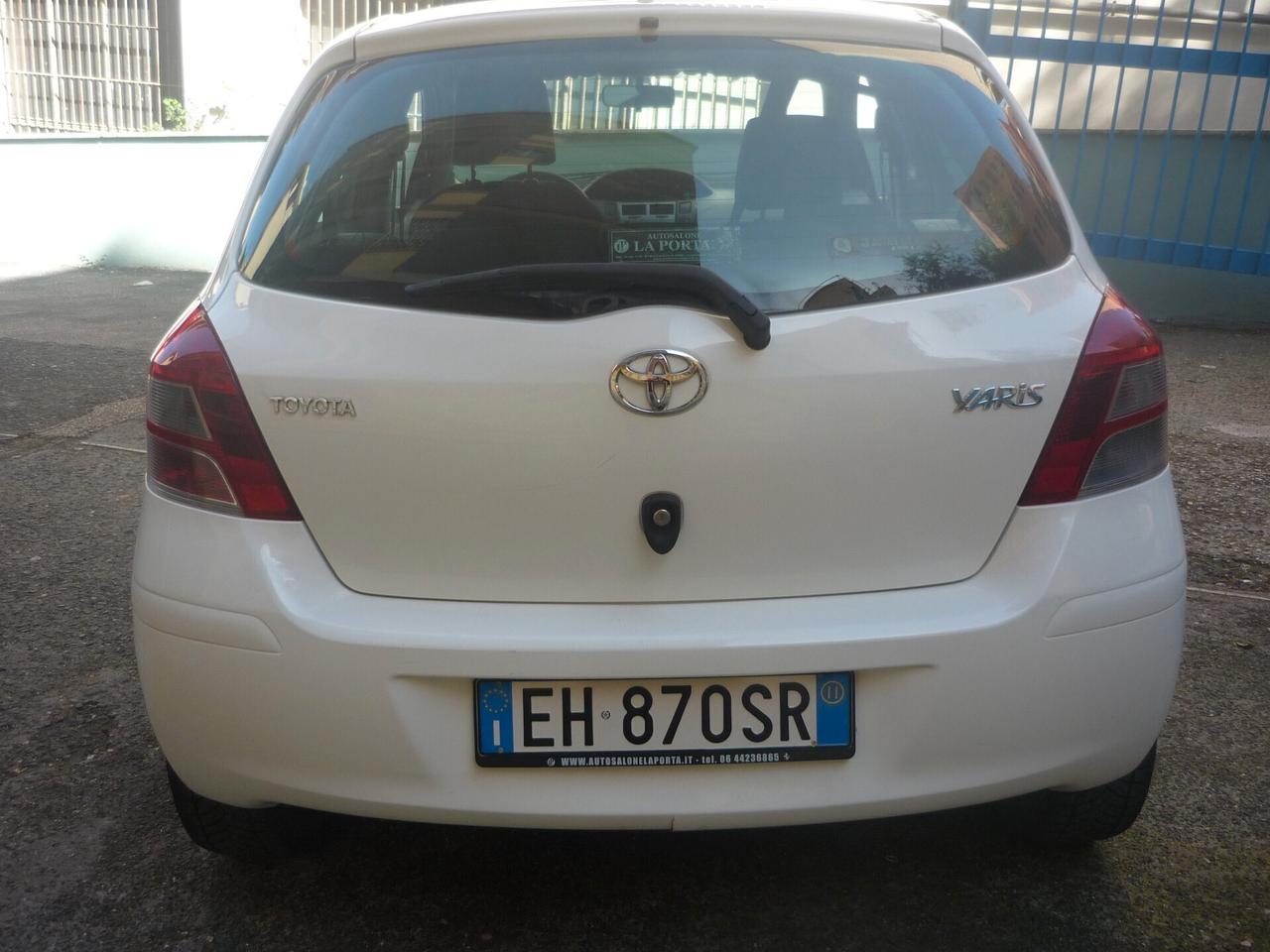 Toyota Yaris 1.0 5 porte Now