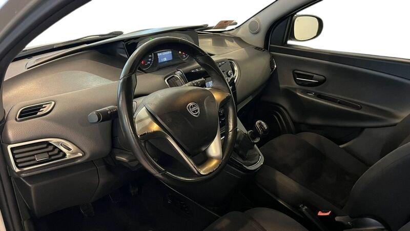 Lancia Ypsilon Ypsilon 1.2 69 CV 5 porte Silver