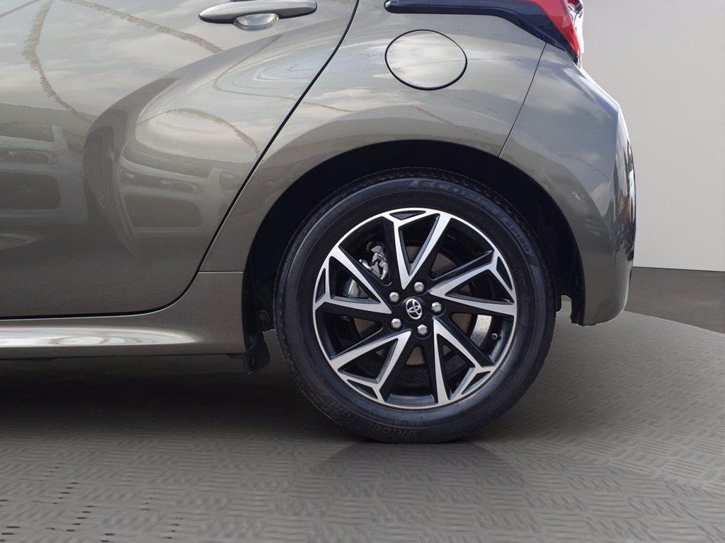 TOYOTA Yaris 1.5h lounge del 2022
