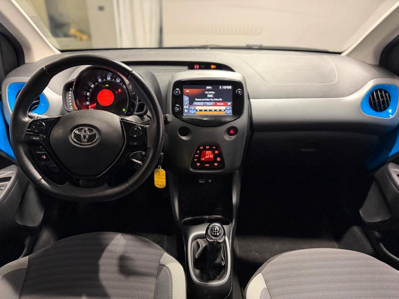 Toyota Aygo Connect 1.0 VVT-i 72 CV 5 porte x-clusiv